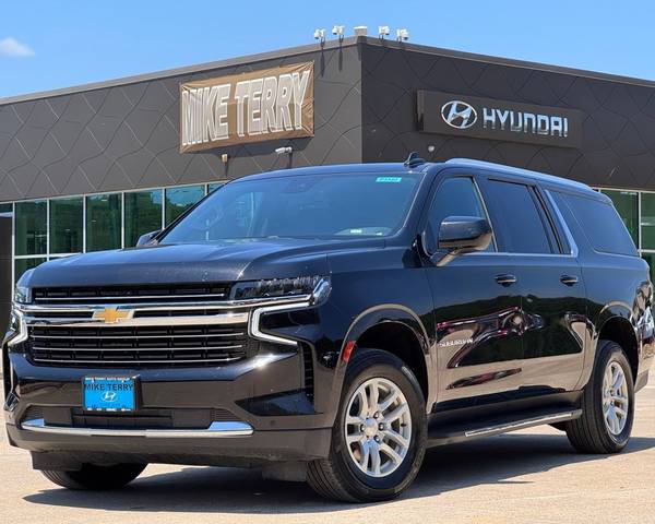 2023 Chevrolet Suburban LT 4WD photo