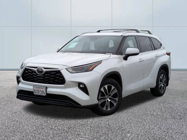 2022 Toyota Highlander XLE FWD photo