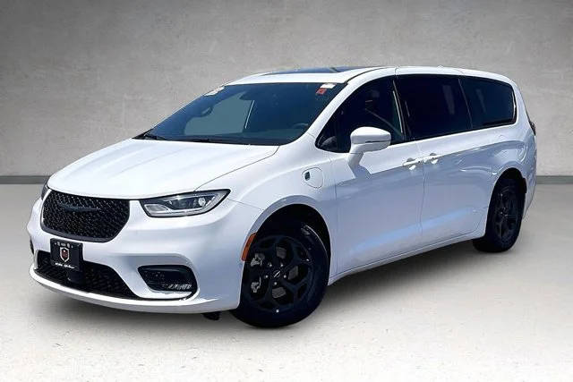 2022 Chrysler Pacifica Minivan Hybrid Limited FWD photo