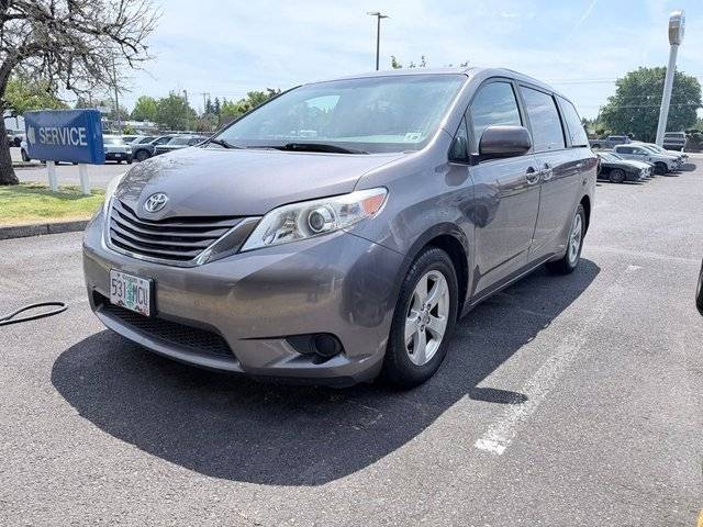 2015 Toyota Sienna LE FWD photo