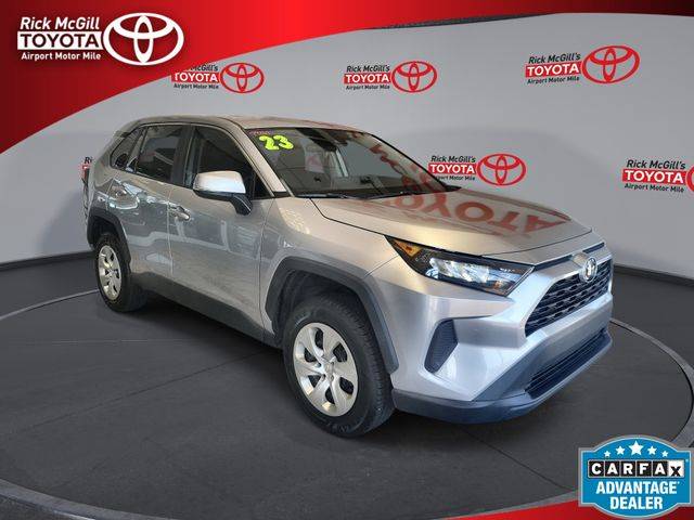 2022 Toyota RAV4 LE FWD photo