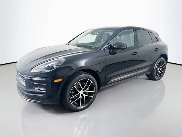 2023 Porsche Macan  AWD photo