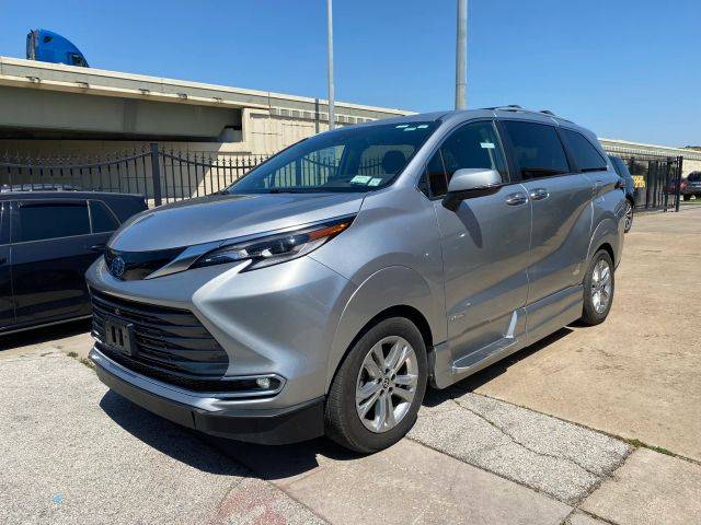 2021 Toyota Sienna Platinum AWD photo