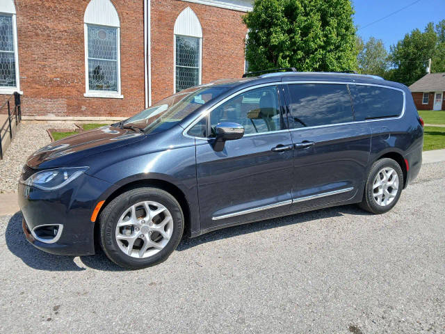 2020 Chrysler Pacifica Minivan Limited FWD photo