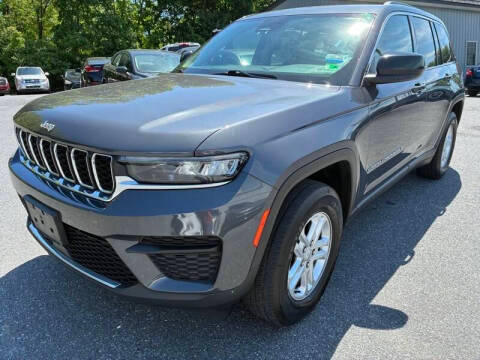 2022 Jeep Grand Cherokee Laredo 4WD photo