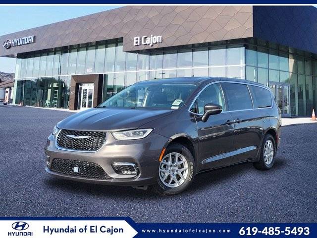 2023 Chrysler Pacifica Minivan Touring L FWD photo