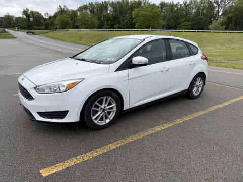 2016 Ford Focus SE FWD photo