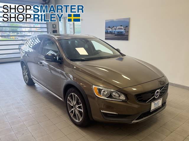 2016 Volvo V60 Cross Country T5 AWD photo