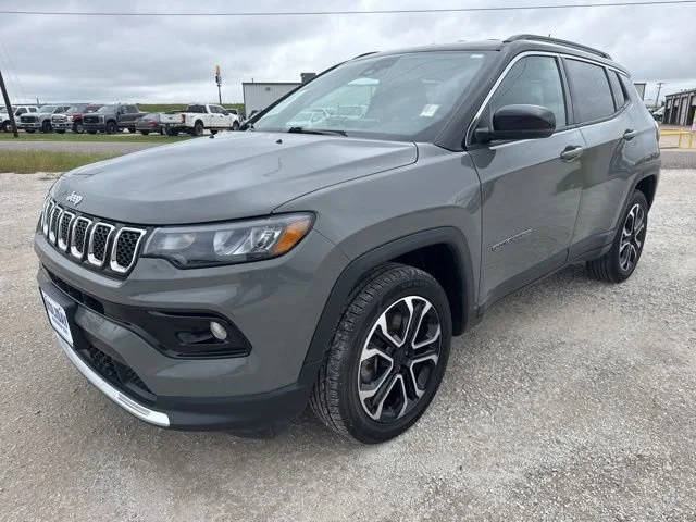 2023 Jeep Compass Limited 4WD photo