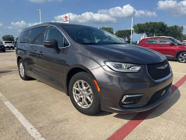 2023 Chrysler Pacifica Minivan Touring L FWD photo