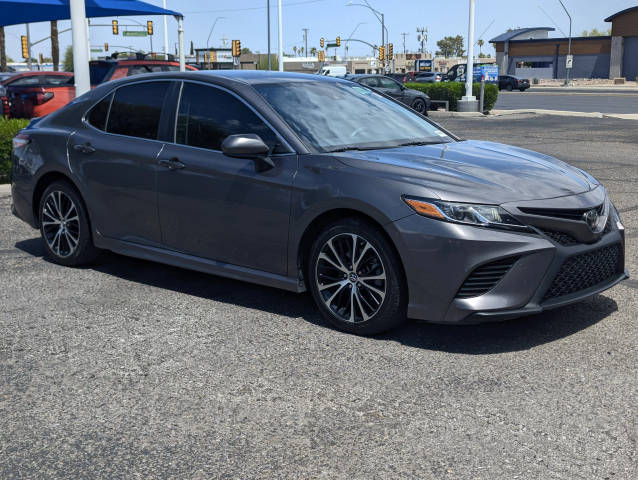 2019 Toyota Camry SE FWD photo