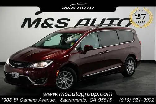 2020 Chrysler Pacifica Minivan Touring L FWD photo