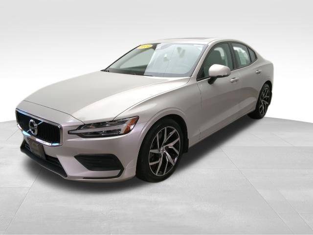 2019 Volvo S60 Momentum AWD photo