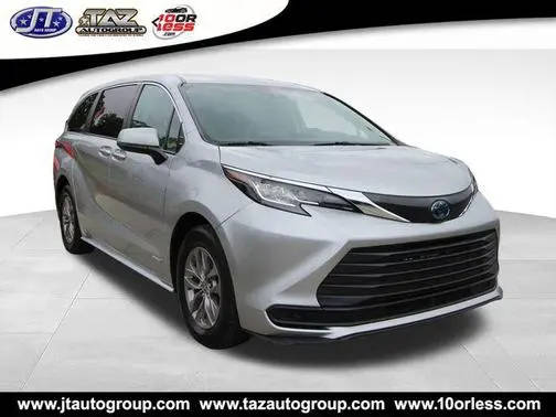 2021 Toyota Sienna LE FWD photo