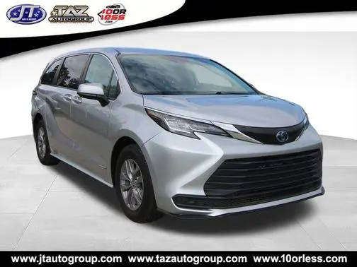 2021 Toyota Sienna LE FWD photo