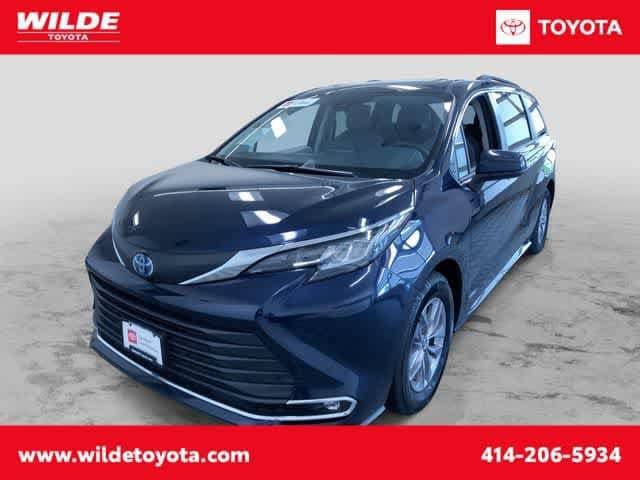 2021 Toyota Sienna XLE AWD photo