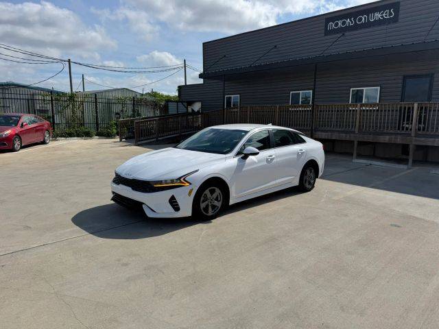 2022 Kia K5 LXS FWD photo