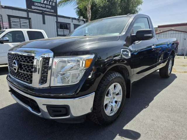 2017 Nissan Titan SV 4WD photo