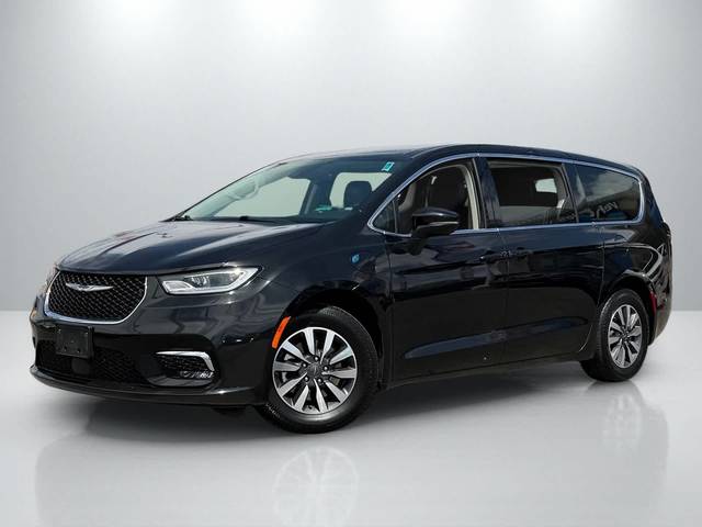 2023 Chrysler Pacifica Minivan Hybrid Touring L FWD photo