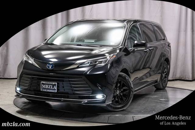 2023 Toyota Sienna XLE FWD photo