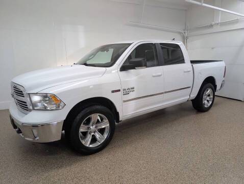 2019 Ram 1500 SLT 4WD photo