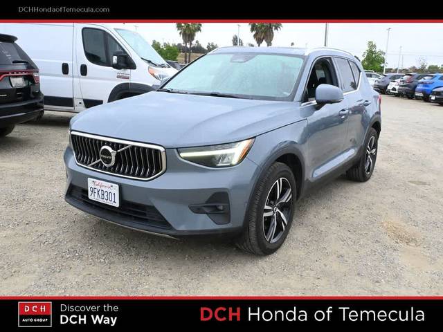2023 Volvo XC40 Plus Bright Theme AWD photo