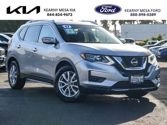 2017 Nissan Rogue SV FWD photo