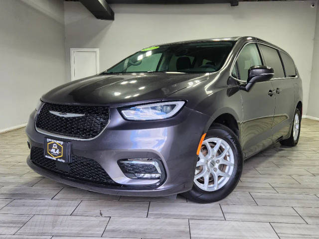 2023 Chrysler Pacifica Minivan Touring L FWD photo