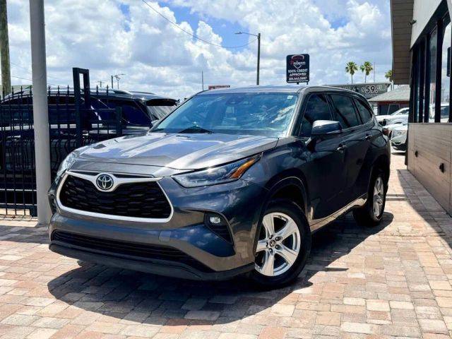2021 Toyota Highlander LE FWD photo