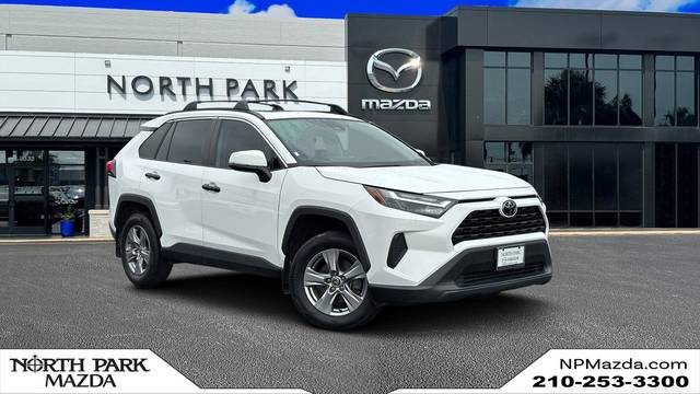 2022 Toyota RAV4 XLE FWD photo