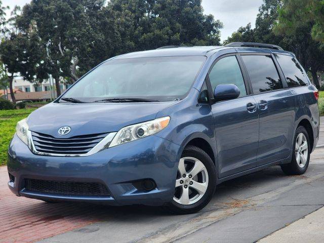 2016 Toyota Sienna LE FWD photo