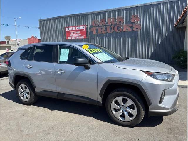 2022 Toyota RAV4 LE FWD photo