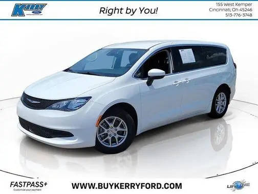 2023 Chrysler Voyager LX FWD photo