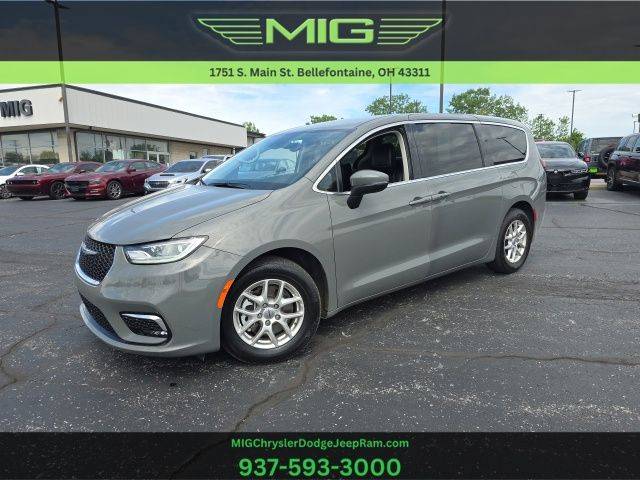 2023 Chrysler Pacifica Minivan Touring L FWD photo