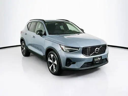 2023 Volvo XC40 Ultimate Dark Theme FWD photo