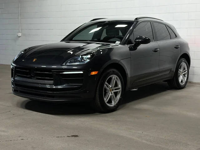 2022 Porsche Macan  AWD photo