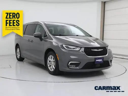 2023 Chrysler Pacifica Minivan Touring L FWD photo