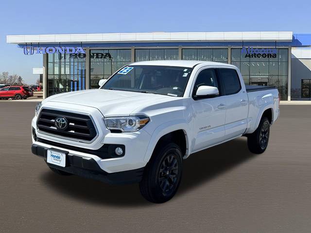 2023 Toyota Tacoma SR5 4WD photo