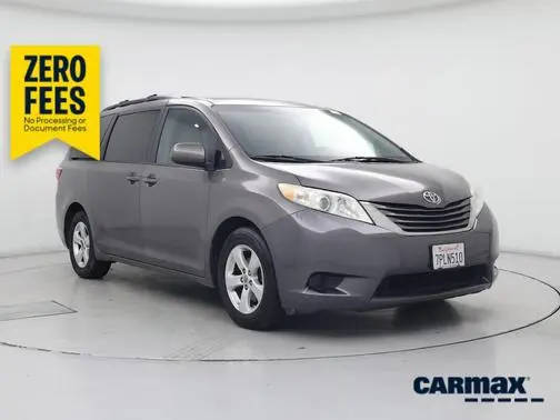2015 Toyota Sienna LE FWD photo