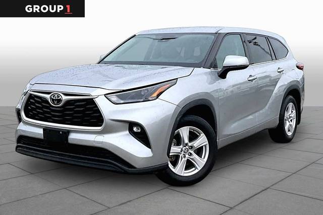 2022 Toyota Highlander LE AWD photo