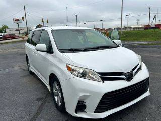 2020 Toyota Sienna LE FWD photo