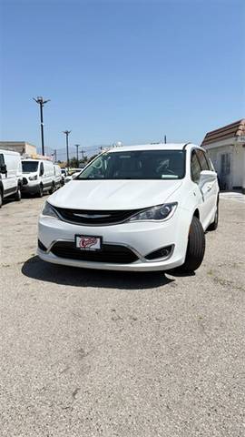 2019 Chrysler Pacifica Minivan Hybrid Touring Plus FWD photo