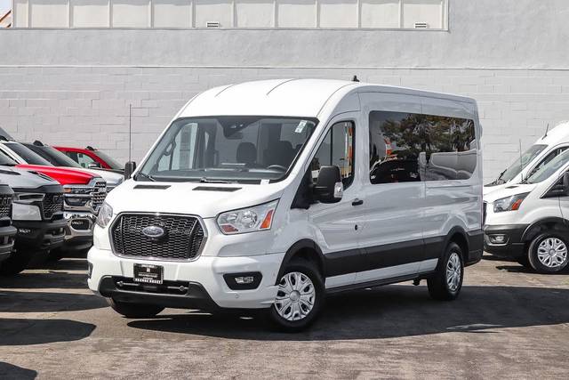 2022 Ford Transit Passenger Wagon XLT RWD photo
