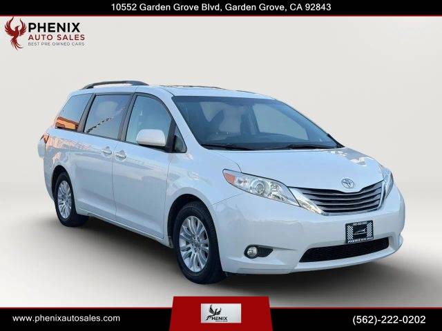 2015 Toyota Sienna XLE FWD photo