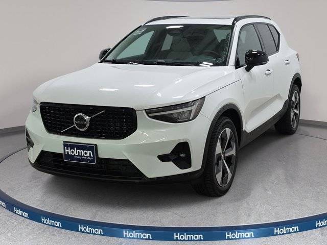 2023 Volvo XC40 Plus Dark Theme AWD photo