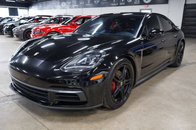 2018 Porsche Panamera  RWD photo