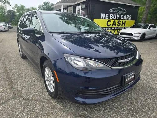 2020 Chrysler Voyager LX FWD photo