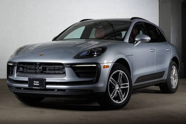 2023 Porsche Macan T AWD photo