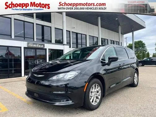 2023 Chrysler Voyager LX FWD photo