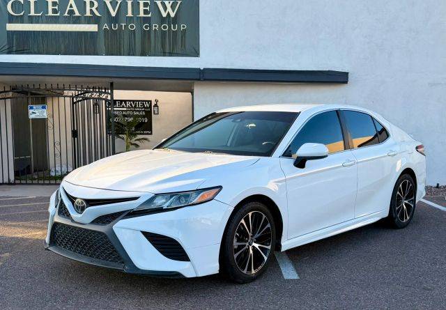 2020 Toyota Camry SE FWD photo